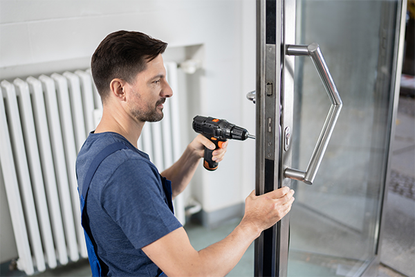 Locksmith using non-destructive entry tools